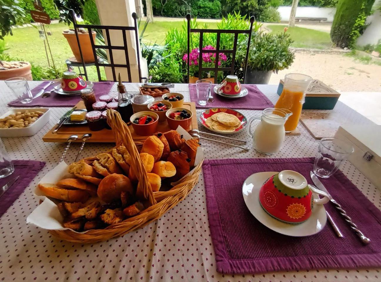 مبيت وإفطار Cabannes La Goutadou المظهر الخارجي الصورة